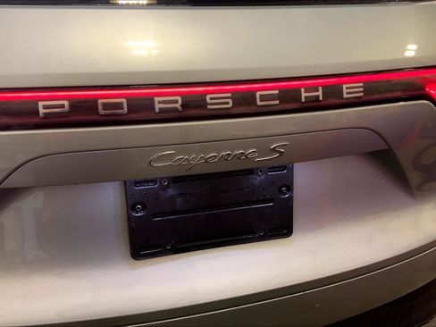 Used 2020 Porsche Cayenne S AWD/4WD image 10
