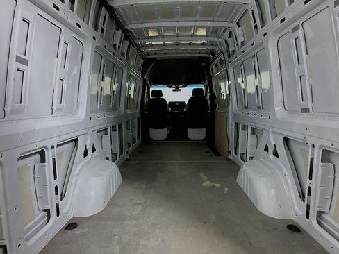 Used 2022 Mercedes-Benz Sprinter 2500 image 30