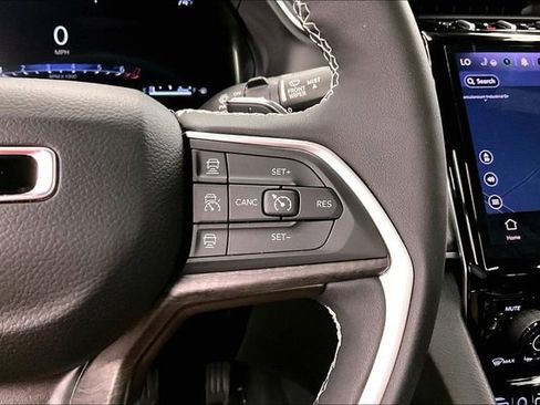 Used 2024 Jeep Grand Cherokee L Limited w/ Luxury Tech Group II AWD/4WD image 28