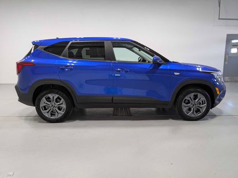 Used 2024 Kia Seltos LX AWD/4WD image 7