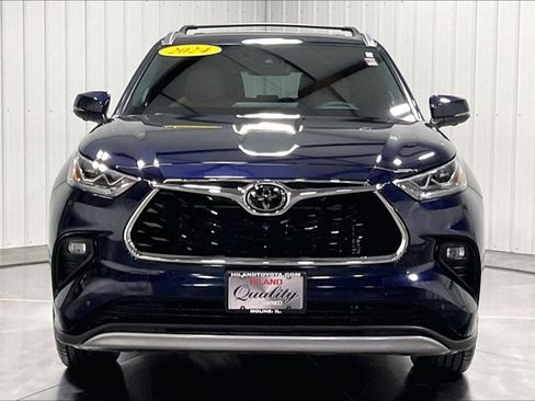Used 2024 Toyota Highlander Platinum AWD/4WD image 2