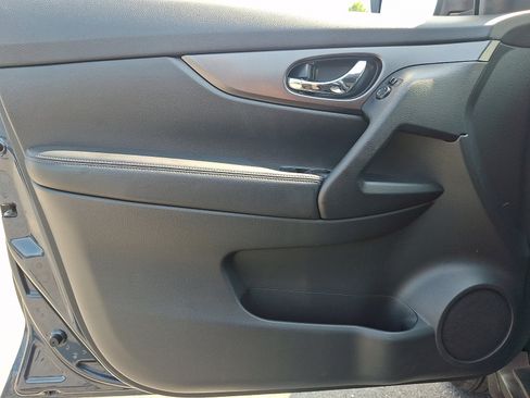 Used 2016 Nissan Rogue SV w/ SV Premium Package AWD/4WD image 12