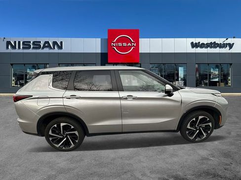 Used 2024 Mitsubishi Outlander AWD image 2