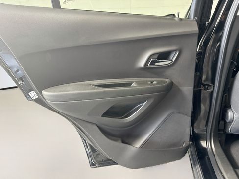 Used 2019 Chevrolet Trax LS FWD image 24