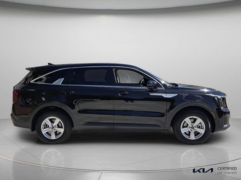 Used 2026 Kia Sorento LX FWD image 4