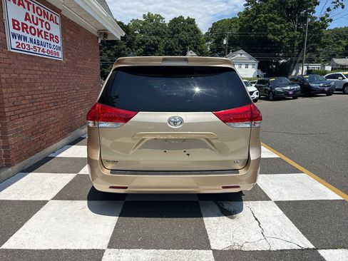 Used 2013 Toyota Sienna LE FWD image 10