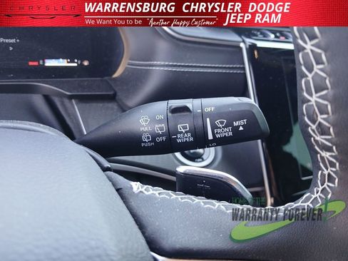 Used 2024 Jeep Grand Cherokee L Altitude image 17