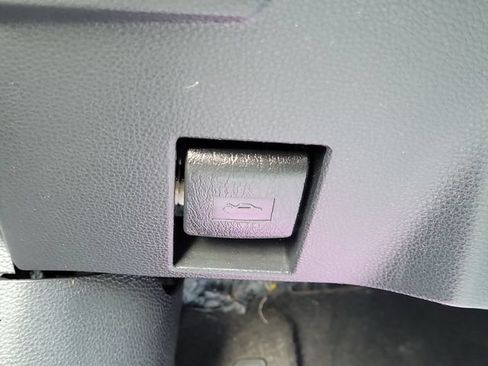 Used 2022 Toyota Corolla Cross LE w/ Moonroof Package FWD image 13