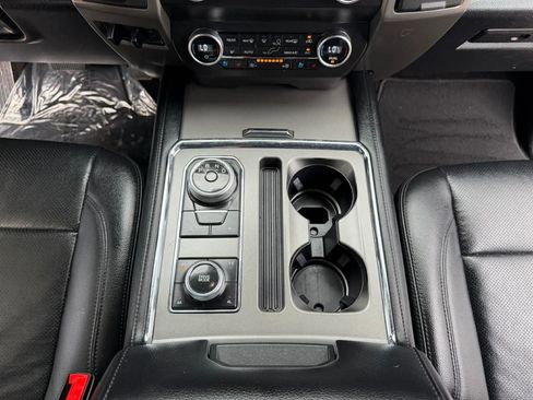 Used 2019 Ford Expedition Max XLT w/ Equipment Group 202A AWD/4WD image 30