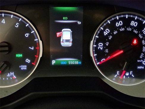 Used 2021 Toyota RAV4 XLE Premium image 2