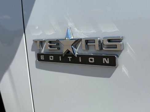 Used 2024 Chevrolet Tahoe Premier w/ Premium Package RWD image 11