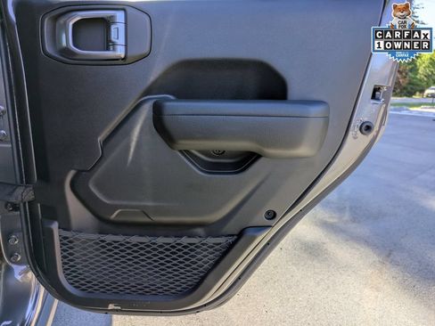 Used 2024 Jeep Gladiator Mojave AWD/4WD image 26