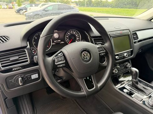 Used 2016 Volkswagen Touareg Sport AWD/4WD image 13