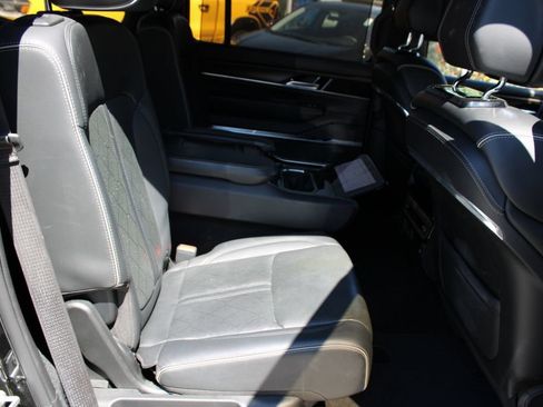 Used 2022 Jeep Grand Wagoneer Series II w/ Premium Group II AWD/4WD image 14