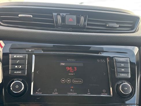 Used 2021 Nissan Rogue Sport S image 11