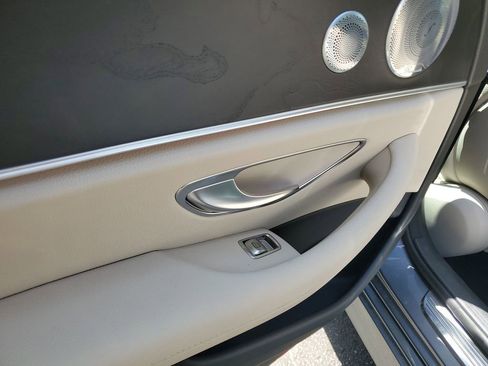 Used 2018 Mercedes-Benz E 300 4MATIC image 13