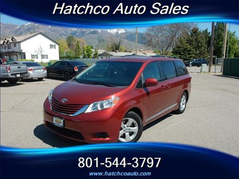 Used 2016 Toyota Sienna LE FWD image 1