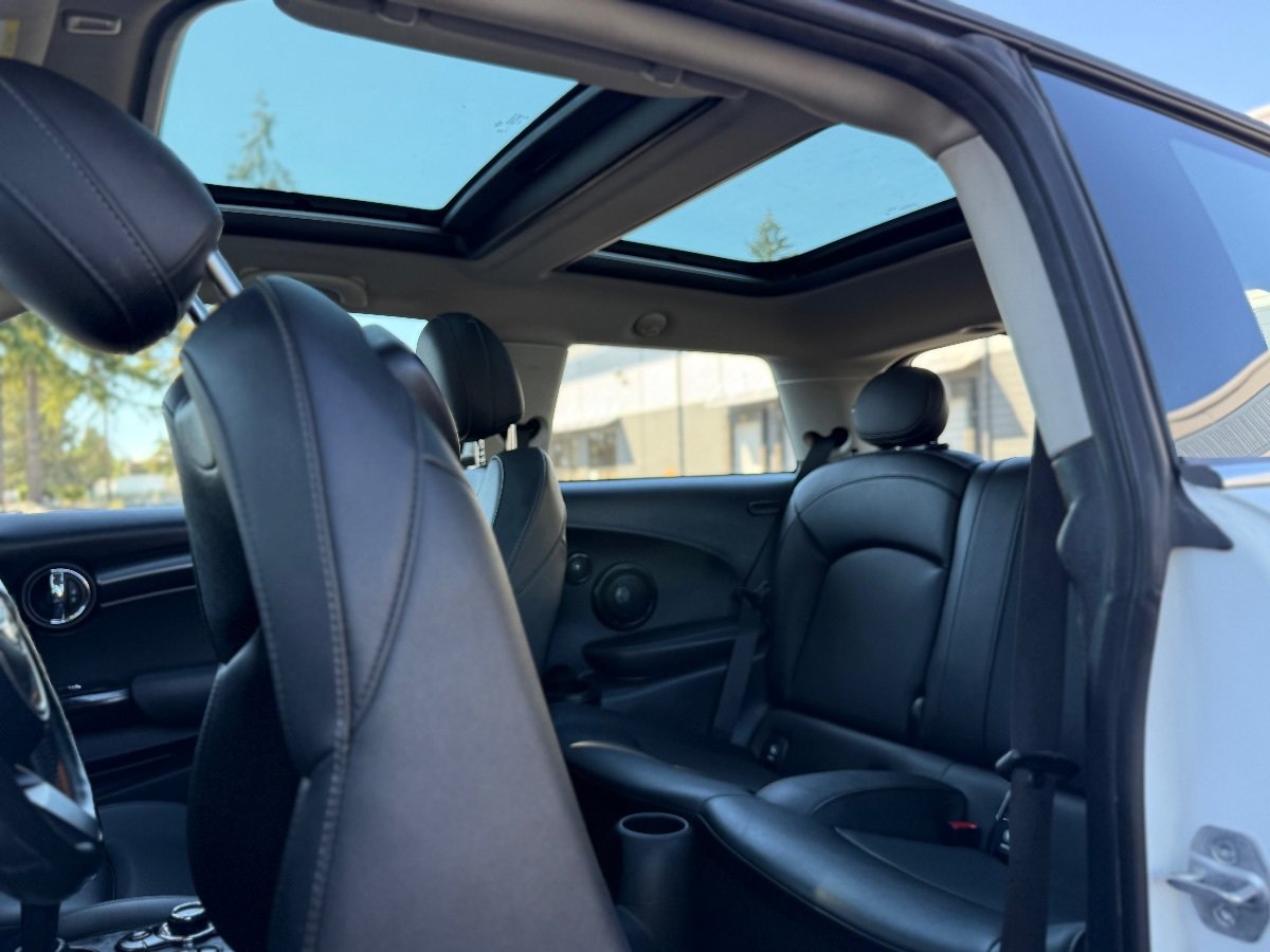 Used 2024 MINI Cooper SE FWD image 16