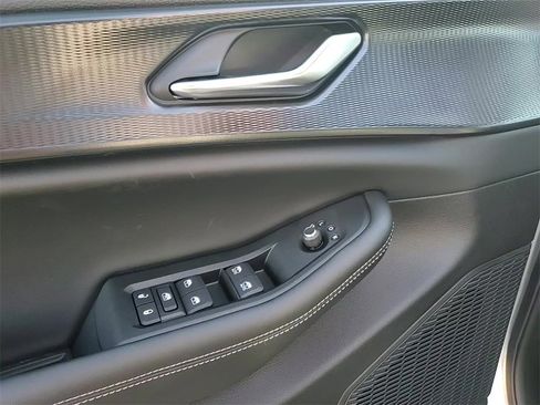 New 2025 Jeep Grand Cherokee Altitude image 9