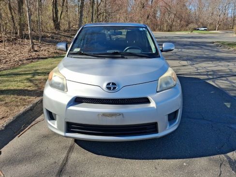 Used 2010 Scion xD image 2