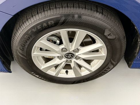 Used 2025 Toyota Camry LE image 11