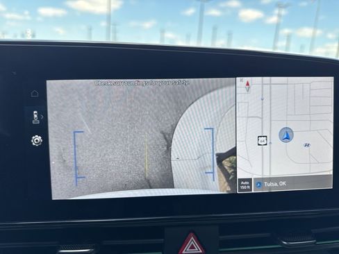 New 2025 Hyundai Elantra Limited image 23