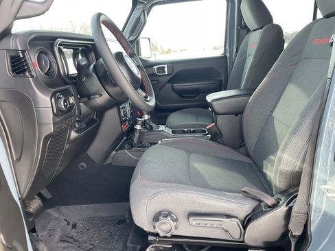 Used 2024 Jeep Wrangler Unlimited Rubicon w/ Convenience Group image 8