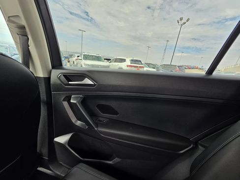 Used 2018 Volkswagen Tiguan SE FWD image 18