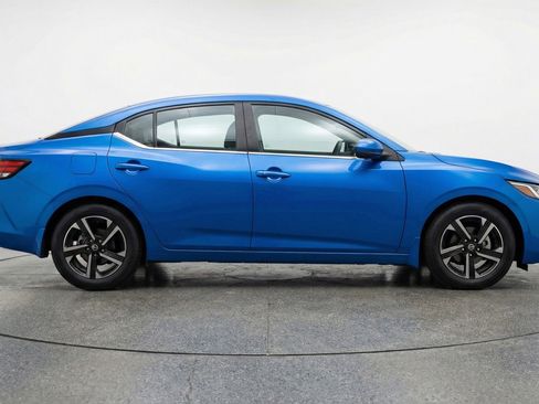 Used 2025 Nissan Sentra SV FWD image 11