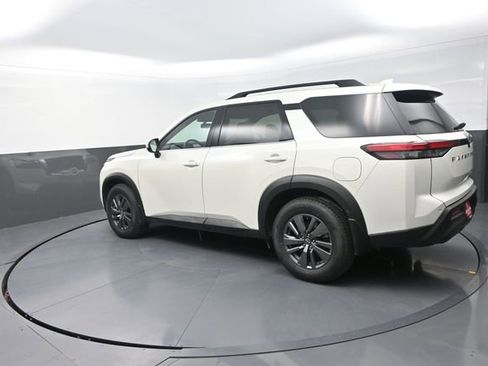Used 2023 Nissan Pathfinder SV AWD/4WD image 12