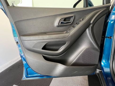 Used 2019 Chevrolet Trax LT w/ LT Convenience Package AWD/4WD image 7