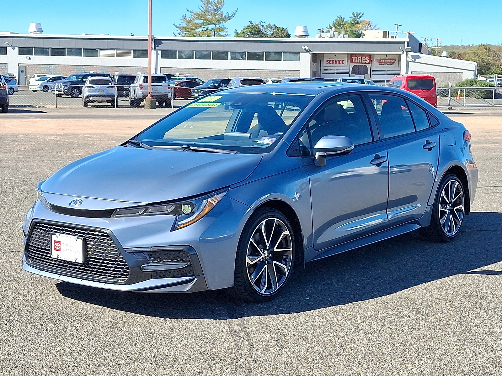 Used 2020 Toyota Corolla SE w/ SE Premium Package FWD image 3