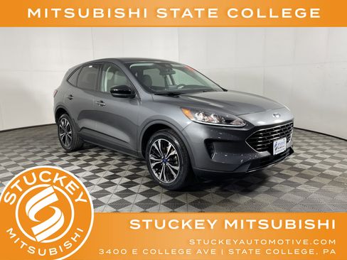 Used 2022 Ford Escape SE w/ SE Sport Appearance Package image 1