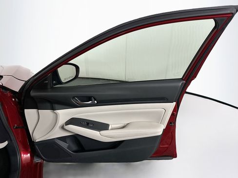 Used 2024 Nissan Altima 2.5 SV image 29