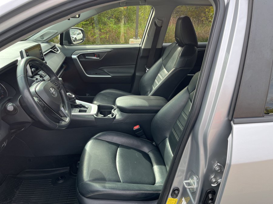 Used 2020 Toyota RAV4 XLE Premium AWD/4WD image 7