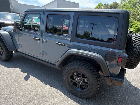 Used 2025 Jeep Wrangler Willys AWD/4WD image 10