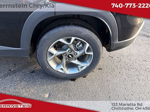 Used 2025 Chevrolet Trax LT FWD image 26