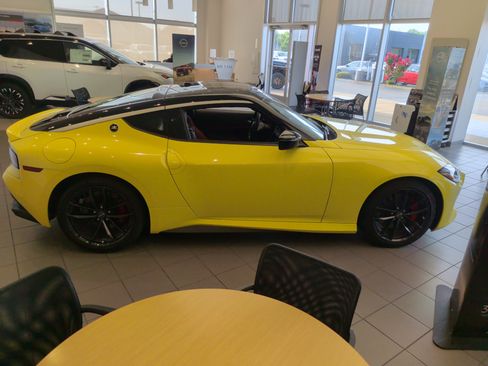Used 2024 Nissan Z Performance w/ Floor Mat Package RWD image 4