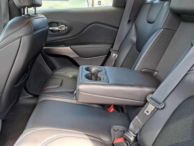 Used 2020 Jeep Cherokee Latitude Plus AWD/4WD image 28