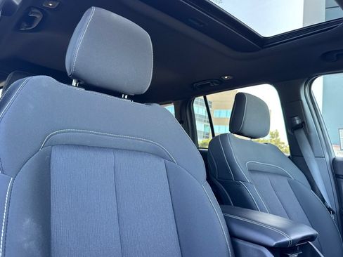 Used 2025 Jeep Grand Cherokee Laredo X w/ Luxury Tech Group I RWD image 20
