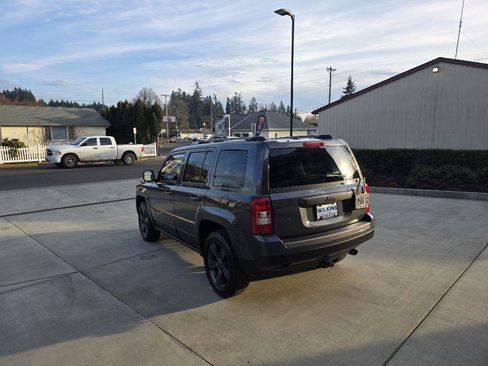 Used 2017 Jeep Patriot 4WD image 6