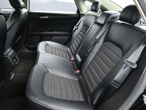 Used 2018 Ford Fusion SE w/ Equipment Group 201A image 12