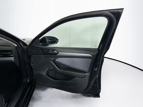 Used 2025 Volkswagen Jetta SE w/ Sunroof Package FWD image 31