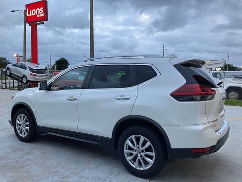 Used 2018 Nissan Rogue SV w/ Premium Package image 3