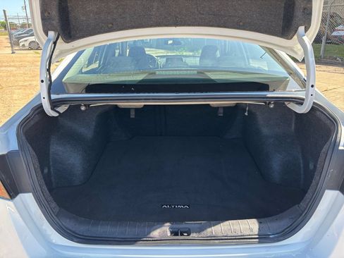 Used 2025 Nissan Altima 2.5 SV FWD image 31