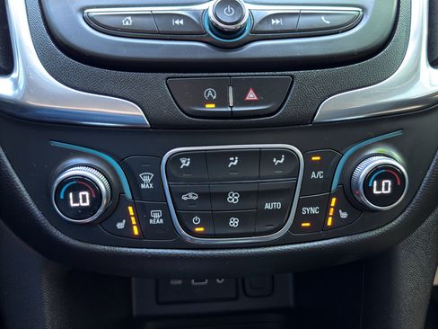 Used 2022 Chevrolet Equinox LT AWD/4WD image 26