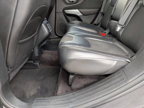 Used 2018 Jeep Cherokee Latitude Plus w/ Comfort/Convenience Group image 17