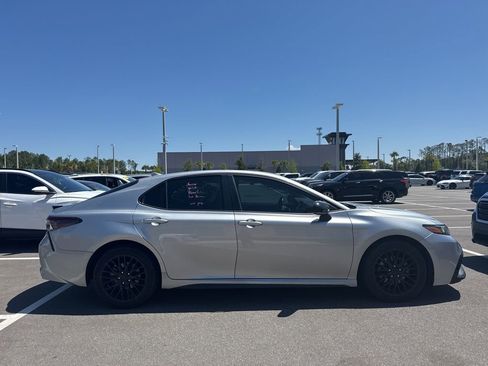 Used 2023 Toyota Camry SE FWD image 2