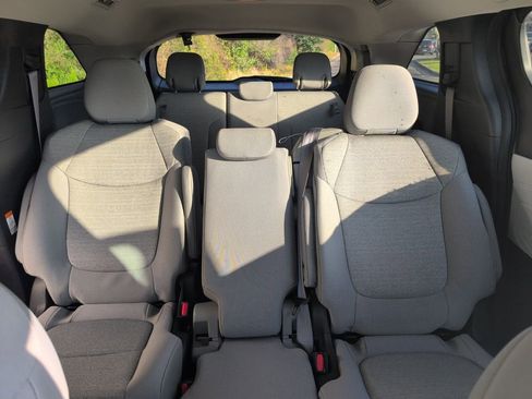 Used 2025 Toyota Sienna LE w/ LE Plus Package image 27