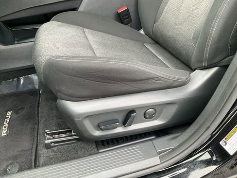 Certified 2024 Nissan Rogue SV image 28